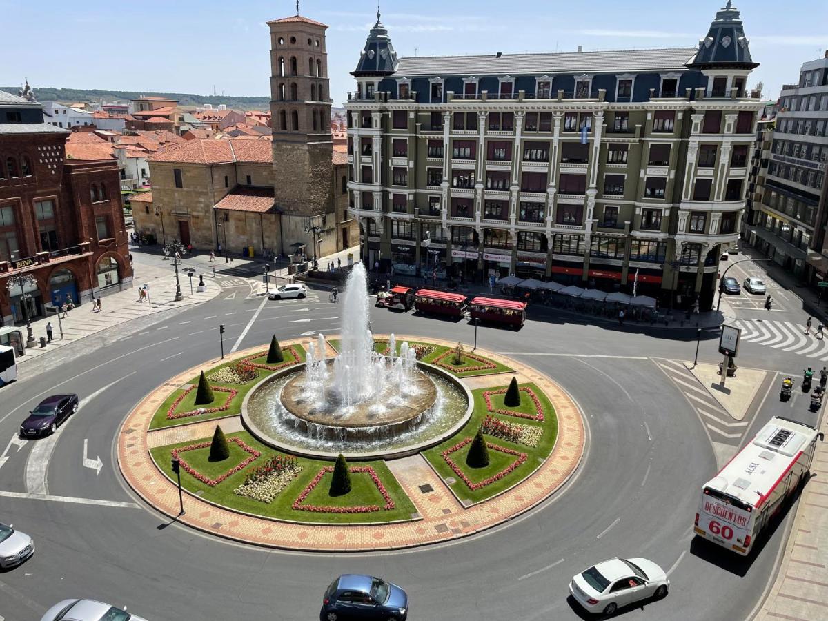 Apartamentos Gyc Vistas A Santo Domingo 레온 외부 사진